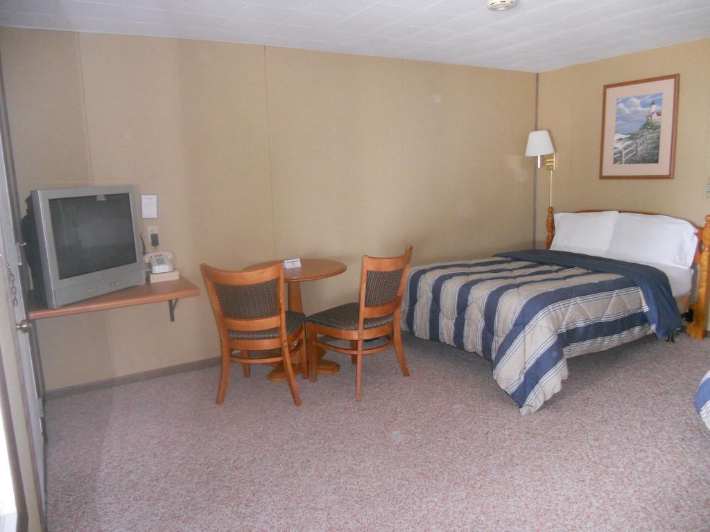 Harbor Inn Algoma Room photo